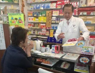 【跌打腫痛】日本65歲老人使用三七治療跌打腫痛，一夜間傷情明顯好轉(zhuǎn)。